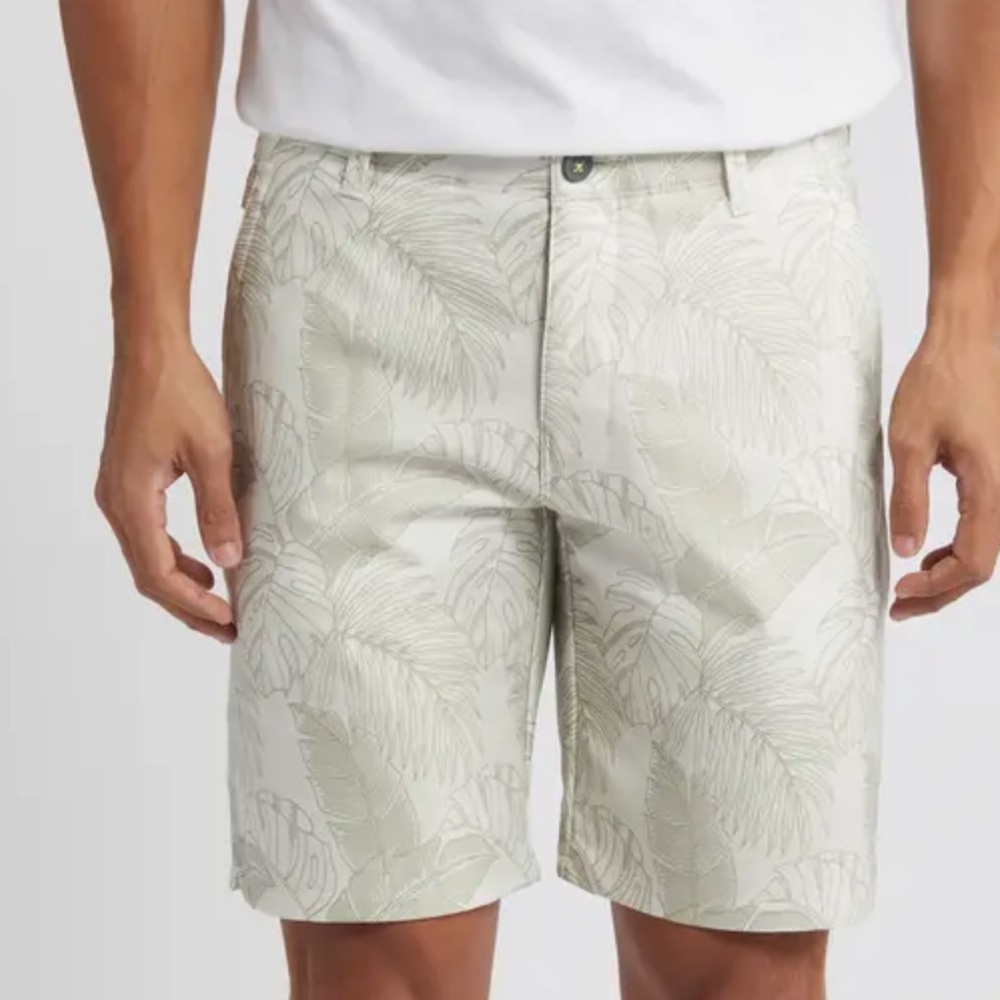 Tommy Bahama Men’s On Par Front Vine Line 9 Inseam Shorts Floral Hawaiian 40